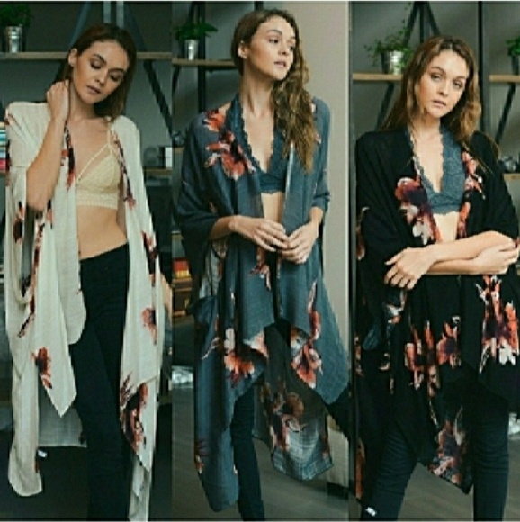 LAST TWO! 🎉HP!🎉 Black Floral Kimono or Wrap - Picture 2 of 2